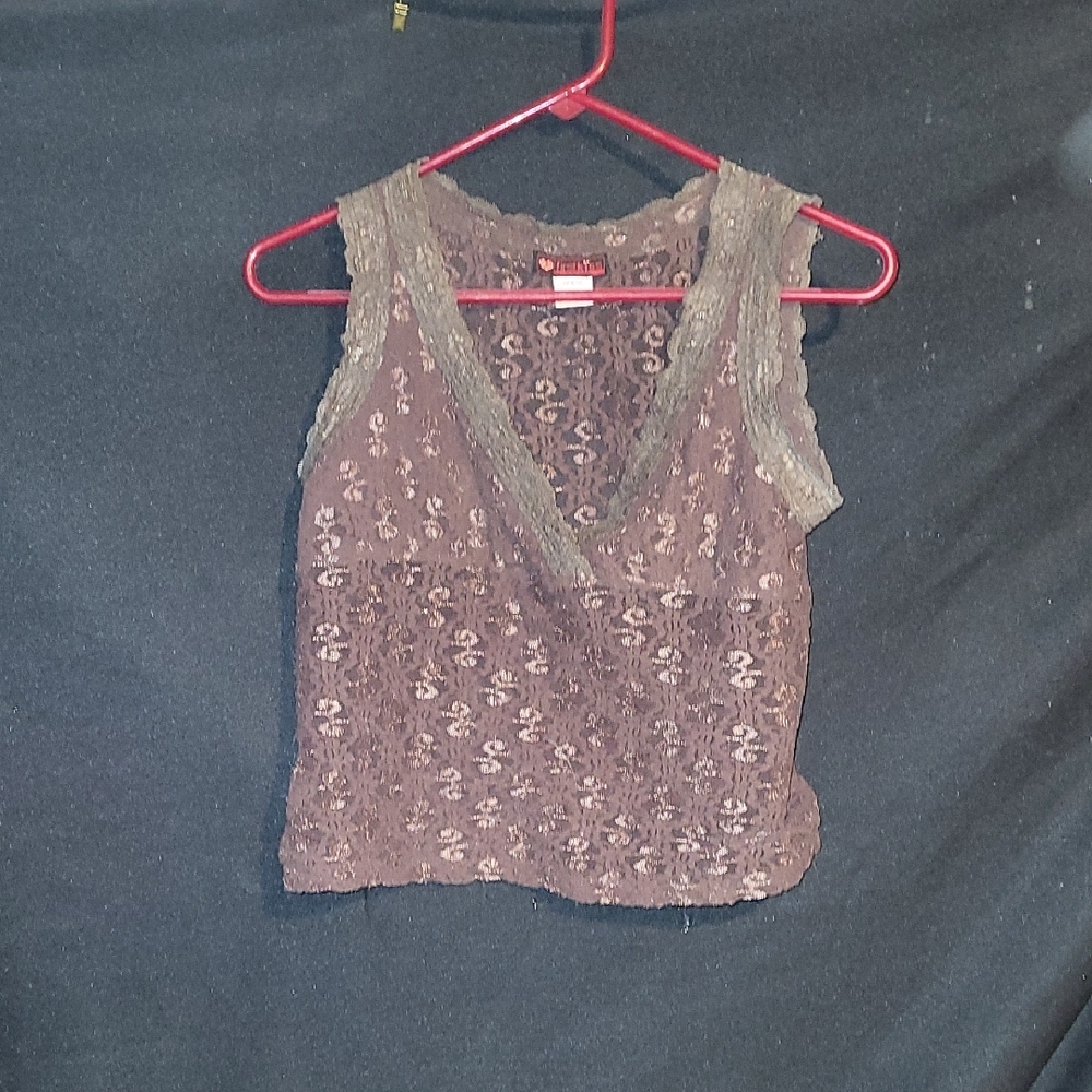Elegant Lace Sleeveless Top